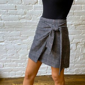 Aritzia Wilfred Front Tie Skirt